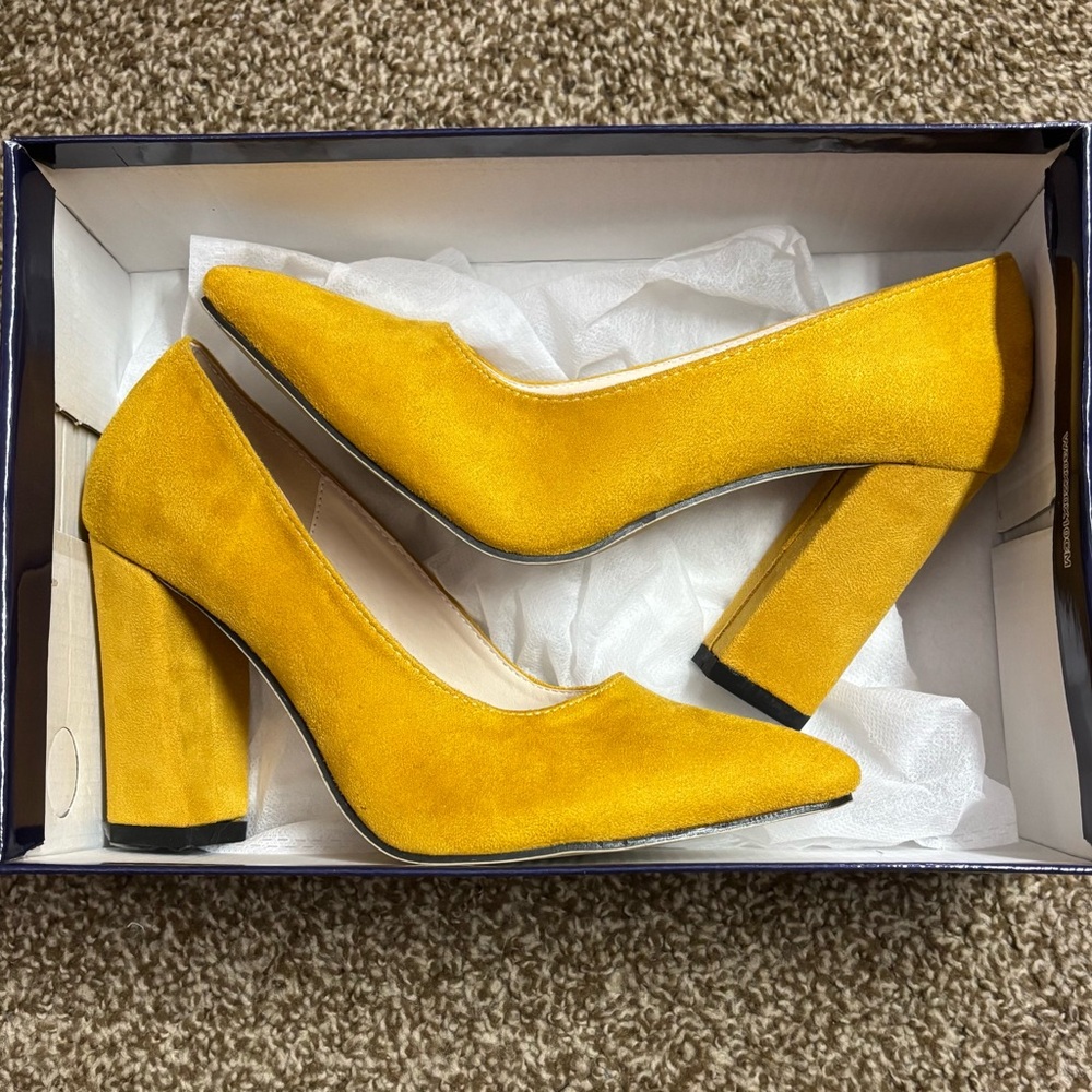 SHEIN Wide Width Women’s Gold Block Heel Pumps